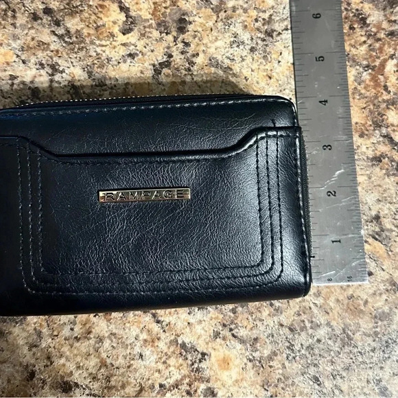 Rampage black zip around wallet 8 credit card slots 1 id holder - Picture 8 of 9